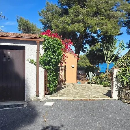 Holiday home Fronte Mare Con Terrazza, E Piscina