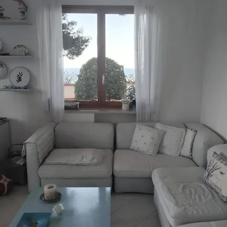 Fronte Mare Con Terrazza, E Piscina Holiday home