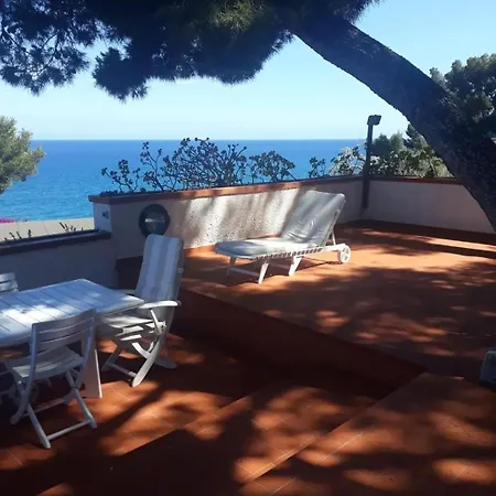 Fronte Mare Con Terrazza, E Piscina