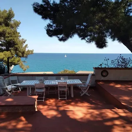 Fronte Mare Con Terrazza, E Piscina Holiday home *