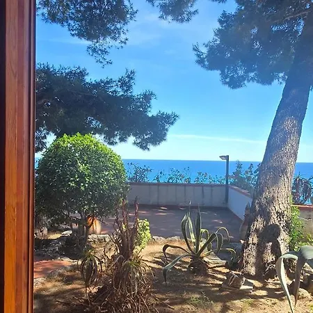 Fronte Mare Con Terrazza, E Piscina