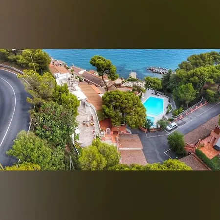 Fronte Mare Con Terrazza, E Piscina Holiday home Andora