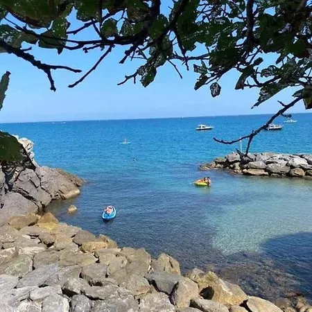 Fronte Mare Con Terrazza, E Piscina Holiday home